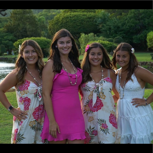 Meet your Posher, Alyssa - Picture 3 of 4